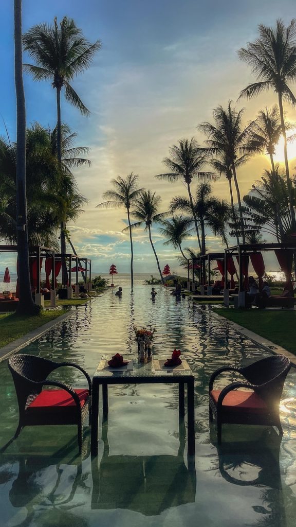 candelight, dinner in the pool, paradise, tropical island, red, romantic, romantic place, love, dinner, time, holidays, vacation, luxury vacation